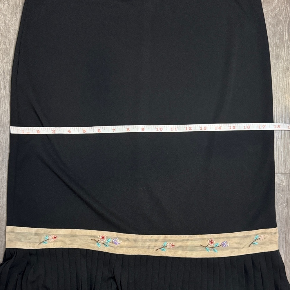 BCBG Y2K Black Skirt with Embroidered Hem - Picture 10 of 11